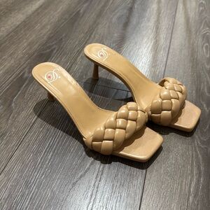 Vici heel size 7 squared toe